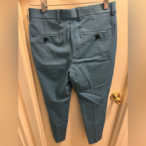 Express Suit - Picture 7 of 8